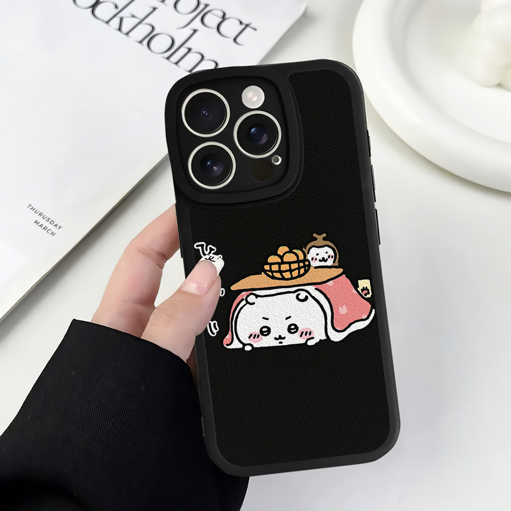 （画像用） ちいかわ ちいかわ Chii-kawa chiikawa 【iPhone 16シリーズ対応】シリコンスマホケース（レザー調） 材質：シリコン